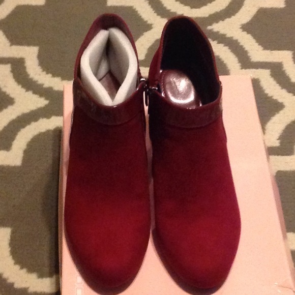 Wine colored boots - Picture 1 of 4